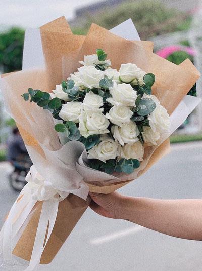 Bó hoa hồng trắng - Vẻ đẹp tinh khiết