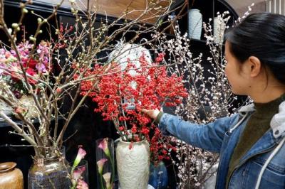 Nhiều người đổ sô lên sài gòn mua hoa TẾT năm nay