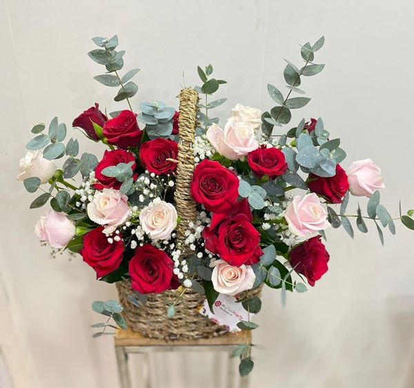 Giỏ hoa với thiết kế độc đáo chào đón giáng sinh an lành