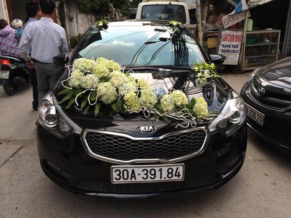 xe hoa cưới hoa cẩm tú mang đến sự tươi mới và sang trọng