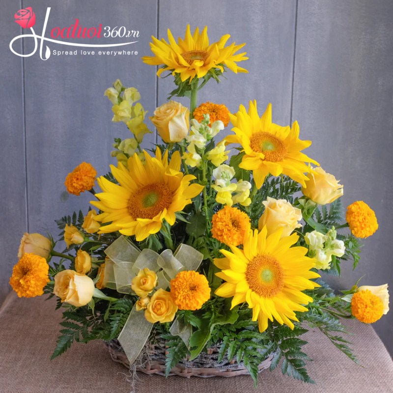 Giỏ hoa khai trương tone vàng Khu Vườn Mùa Hạ
