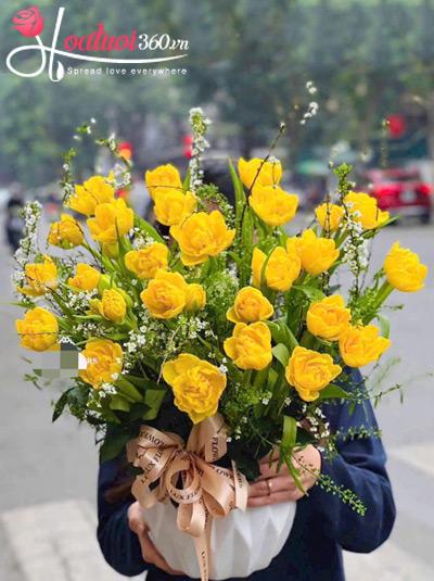 Bình hoa tulip vàng - Đón nắng tỏa hương