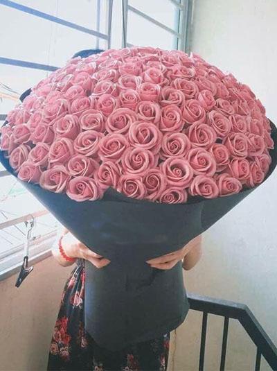 Hoa hồng sáp - Bó hồng da khổng lồ