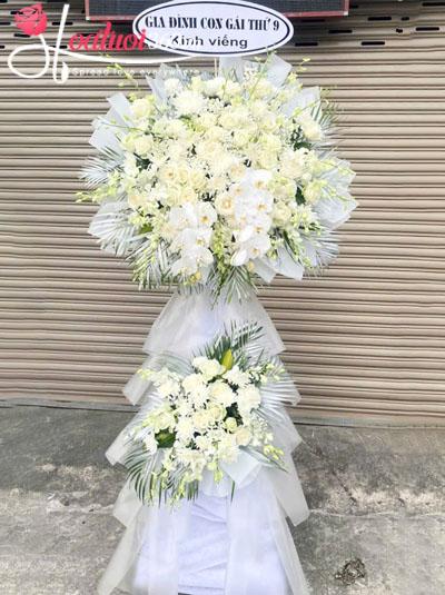 Kệ hoa chia buồn - Ngày thương nhớ