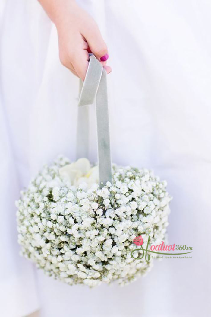 Hoa cưới baby kiểu kissing ball cho cô dâu