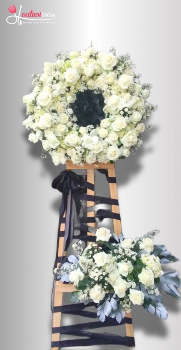 Vòng hoa chia buồn dáng tròn quận 7 