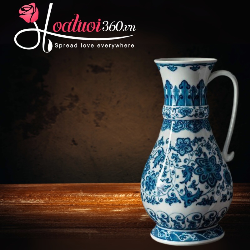 Bình gốm sứ cắm hoa tươi