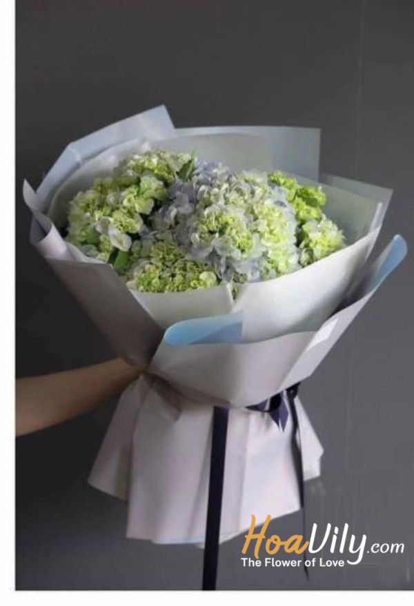 Bó Em là cô gái tú cầu