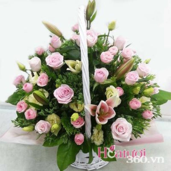 Hoa tình yêu - Giỏ hoa tone hồng nhã nhặn