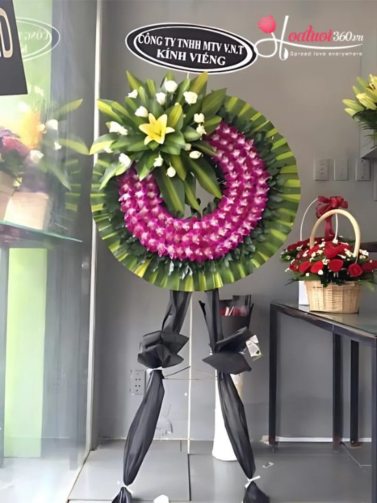 Kệ hoa chia buồn màu tím