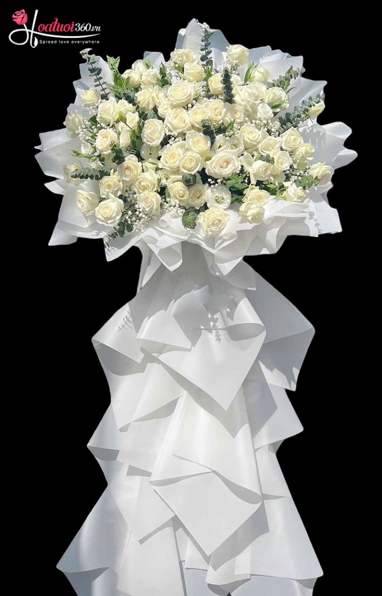 Vòng hoa hồng trắng chia buồn trang nhã