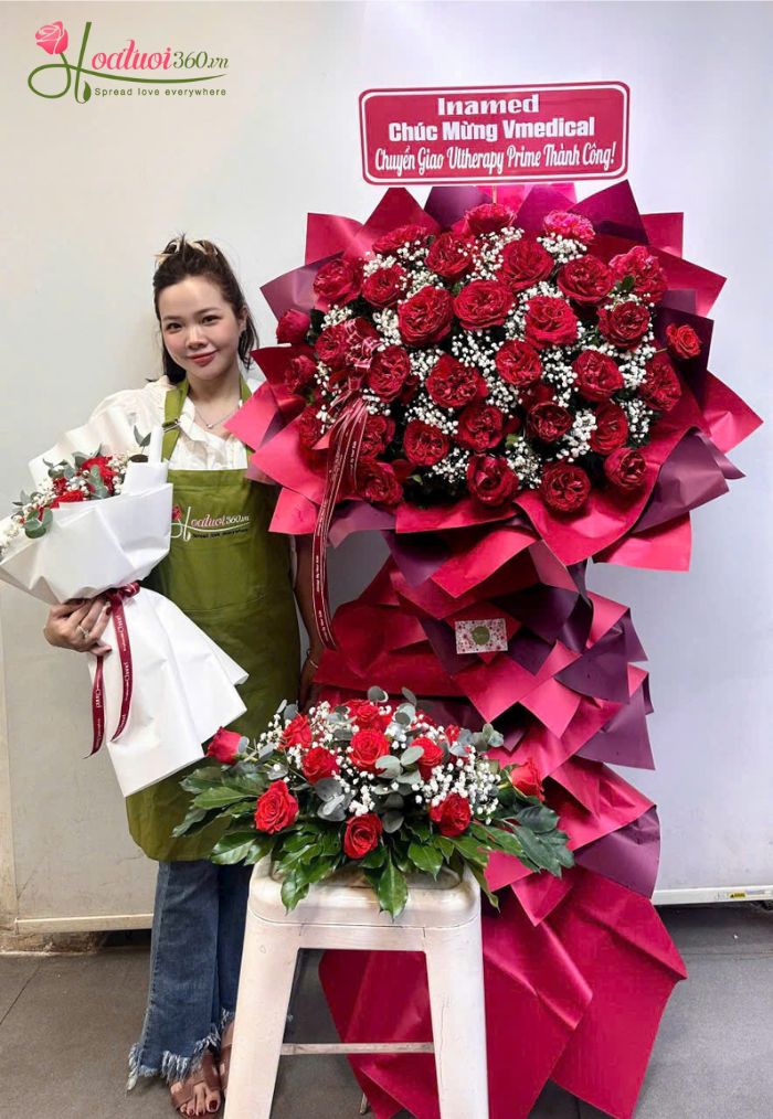 Đặt mua kệ hoa khai trương tone đỏ bán chạy nhất tiệm hoa tươi địa bàn Hòa Hưng