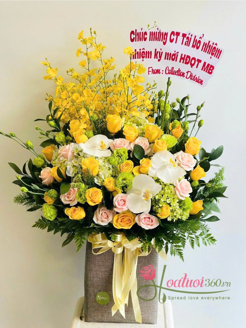 Hoa tươi cắm bình tặng chúc mừng sự kiện