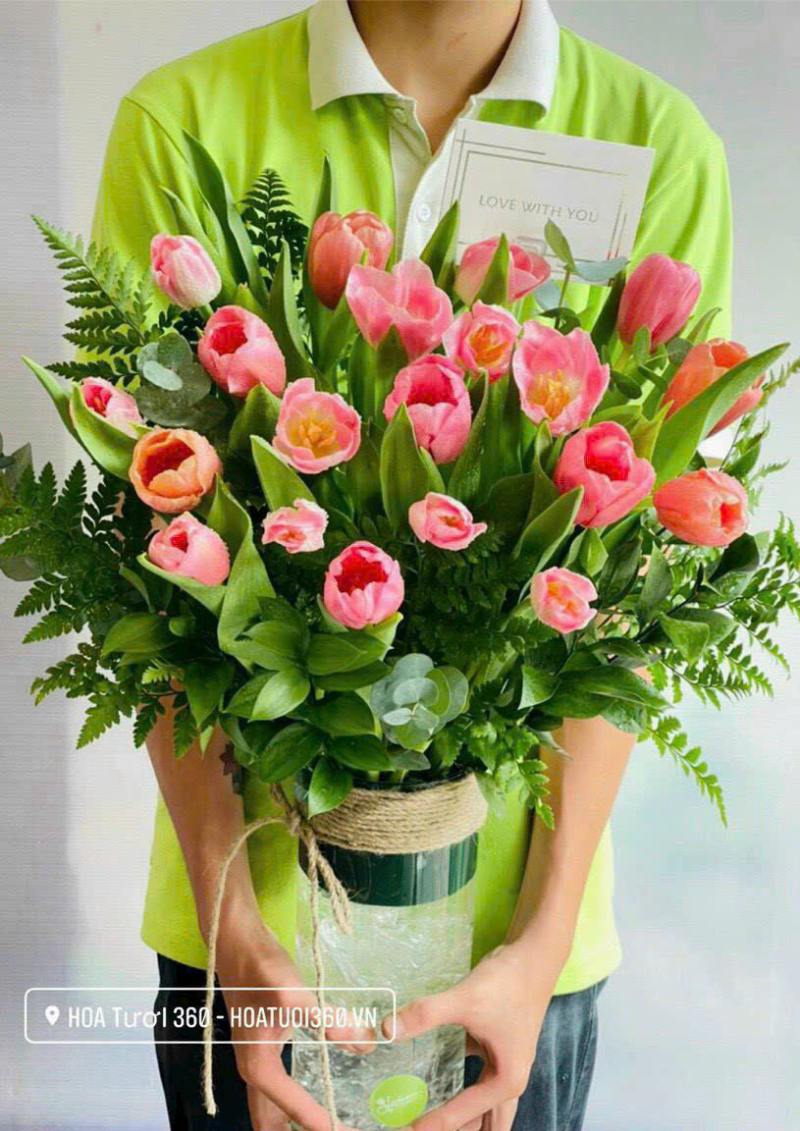 Sản phẩm bình hoa tulip để bàn ăn