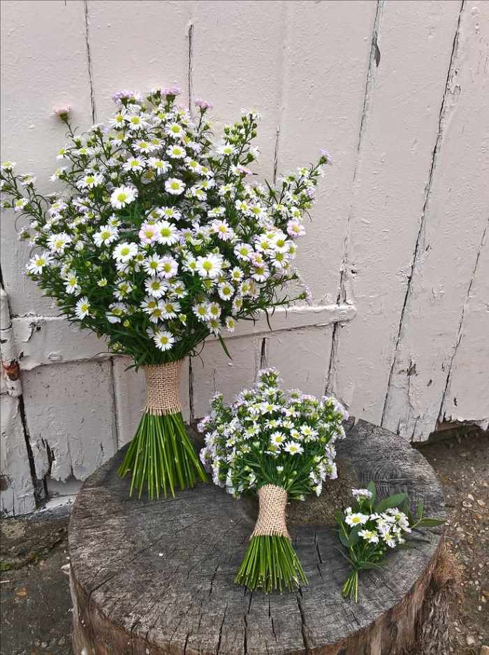 Bó hoa cưới cầm tay từ hoa thạch thảo trắng