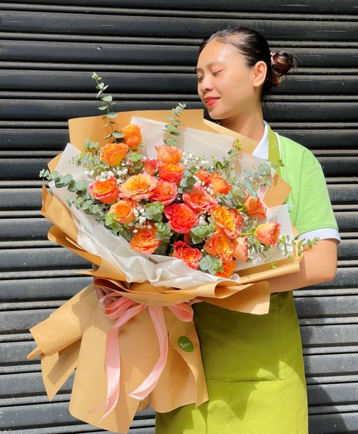 Bó hoa hồng cam đại diện cho một tình yêu cháy bỏng