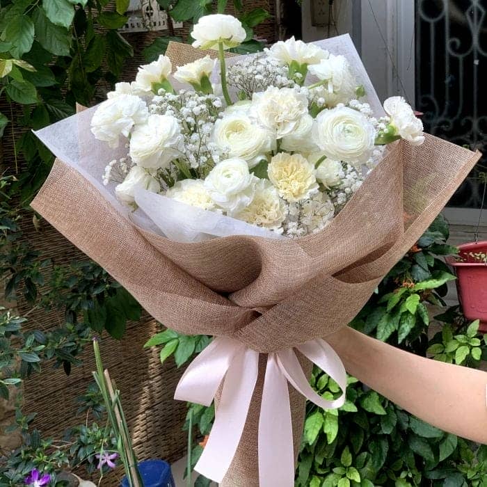 Gửi trao bó hoa mao lương trắng đến người bạn thân yêu