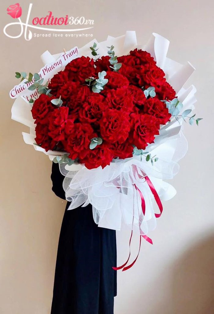 Bó hoa mừng sinh nhật tại cửa hàng bán hoa mẫu đơn TPHCM
