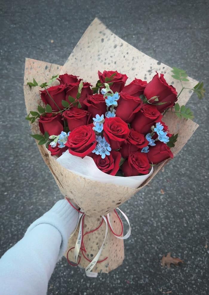 Bó hoa hồng đỏ phối sao xanh