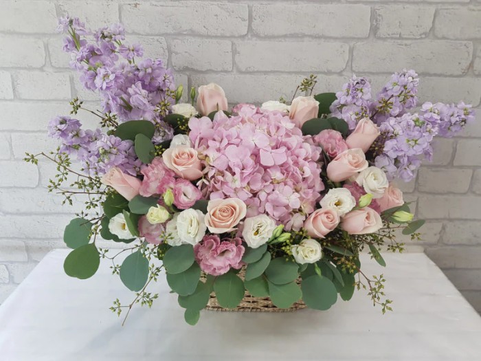 Giỏ hoa cẩm tú cầu màu hồng pastel mừng khai trương