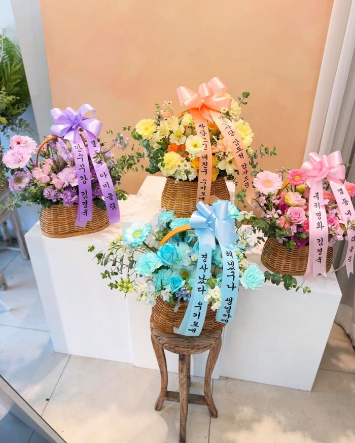 Giỏ hoa mừng khai trương Hàn Quốc size nhỏ 4 màu: tím, vàng, hồng, xanh