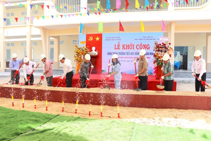  lẵng hoa chúc mừng lễ khởi công tươi sắc