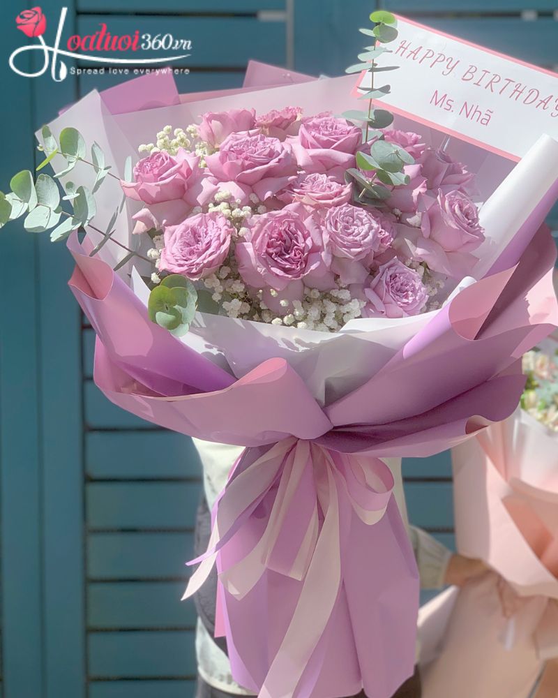 Bó hồng tím kết hợp với hoa baby trắng