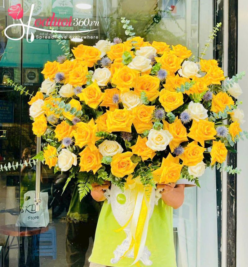 Lẵng hoa hồng vàng tặng bà, mẹ ngày 20/10