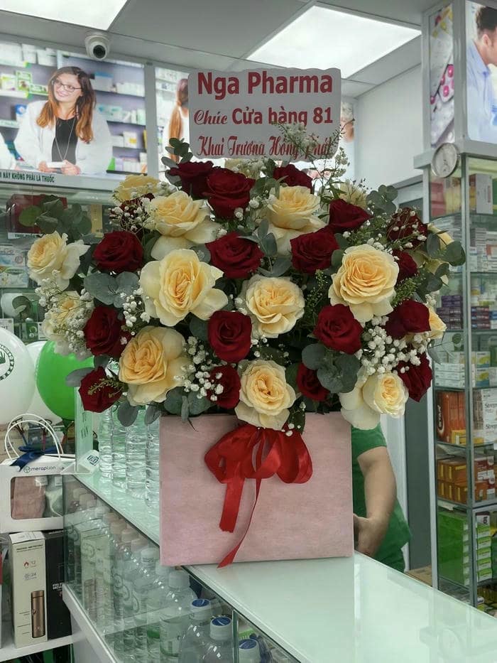 Hộp hoa mừng khai trương tiệm thuốc tây