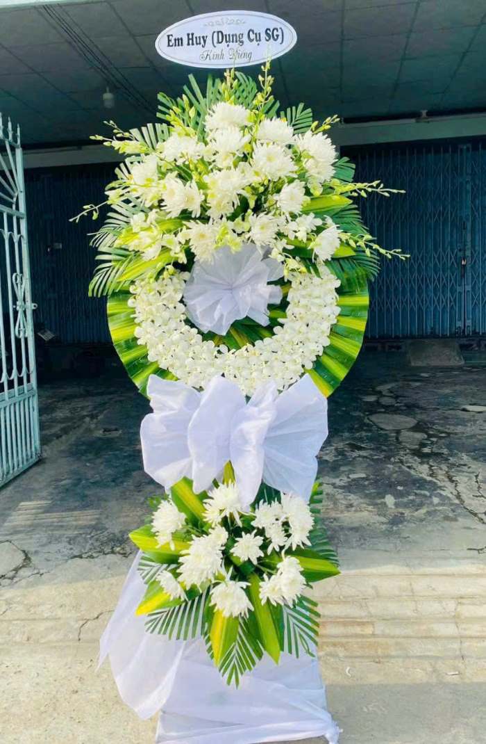 Kệ hoa cúc trắng mix lan trắng phúng điếu