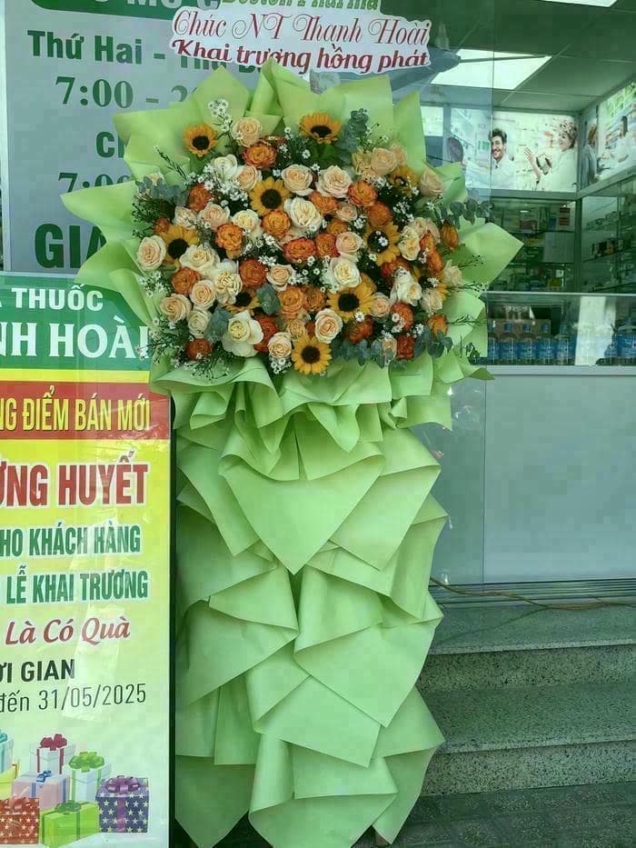 Kệ hoa khai trương quầy thuốc tây 1 tầng màu xanh neon