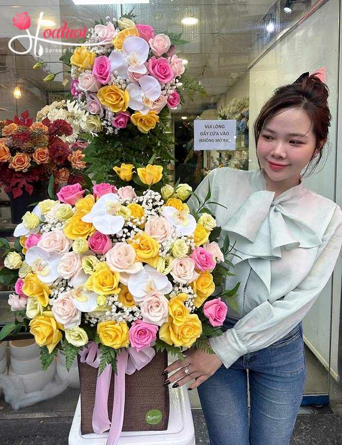 Lẵng hoa tặng mẹ tại tiệm hoa quận 7