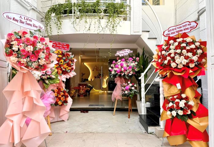 Không gian spa rộng rãi nên ưu tiên chọn vòng hoa mừng khai trương cỡ lớn