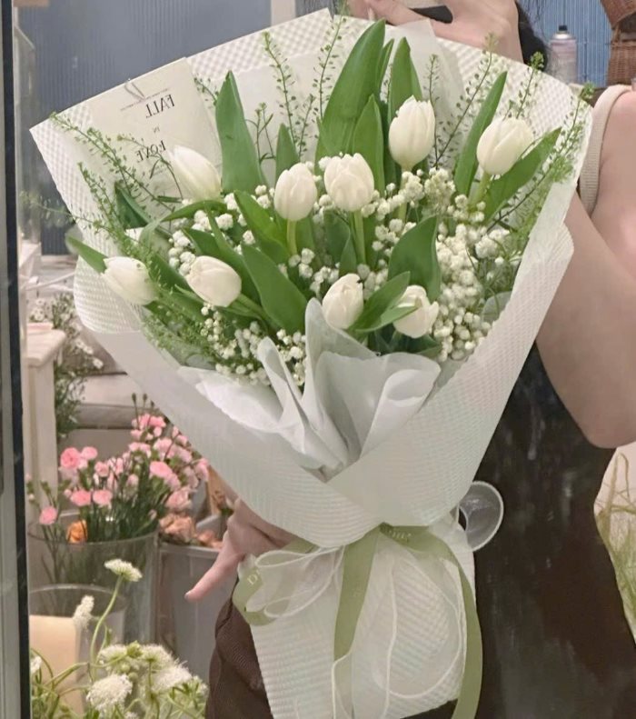 Bó hoa ly trắng phù hợp tặng người thân quen trong ngày khai trương