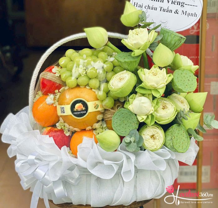 Giỏ trái cây kèm hoa tươi chia buồn