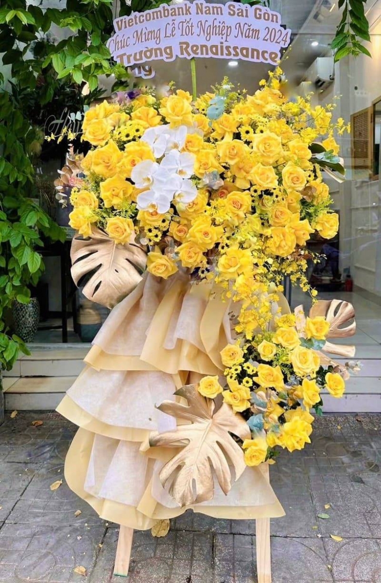 Hoa khai trương màu vàng tượng trưng cho sự thịnh vượng