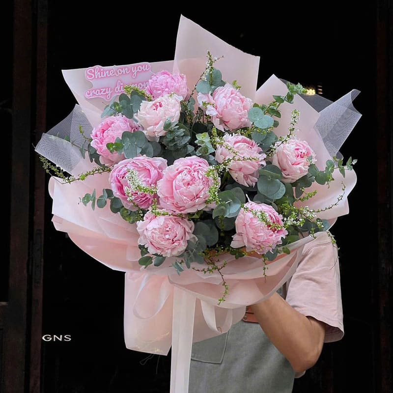 Bó hoa sinh nhật mẫu đơn hồng nhẹ nhàng tặng mẹ