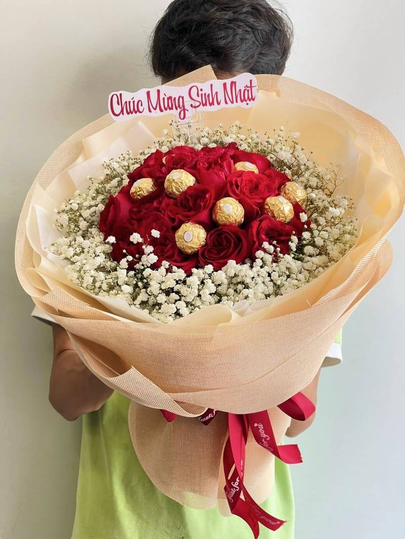 Bó hoa socola mix hoa hồng đỏ và baby trắng ngọt ngào tặng bạn gái