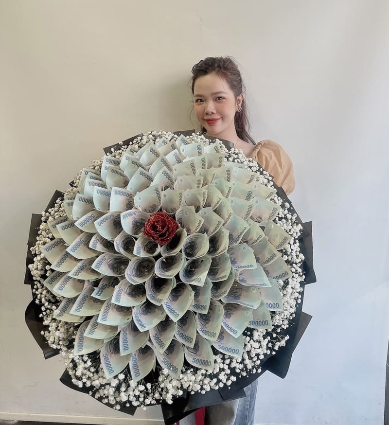 Bó hoa tiền 500k tặng sinh nhật độc lạ, sang trọng