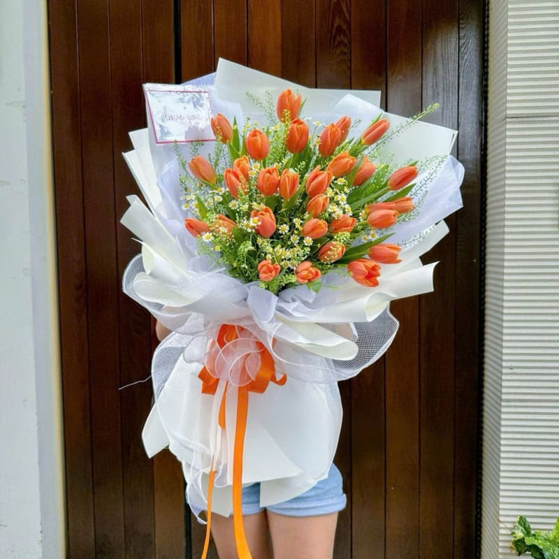 Bó hoa sinh nhật tulip cam tươi sáng, nổi bật